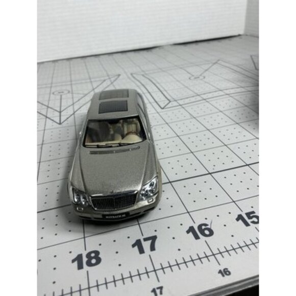 AutoArt Mercedes Benz Maybach 62 Gold Tan-Scale 1:43 No Box No Hood Ornament - Picture 12 of 12